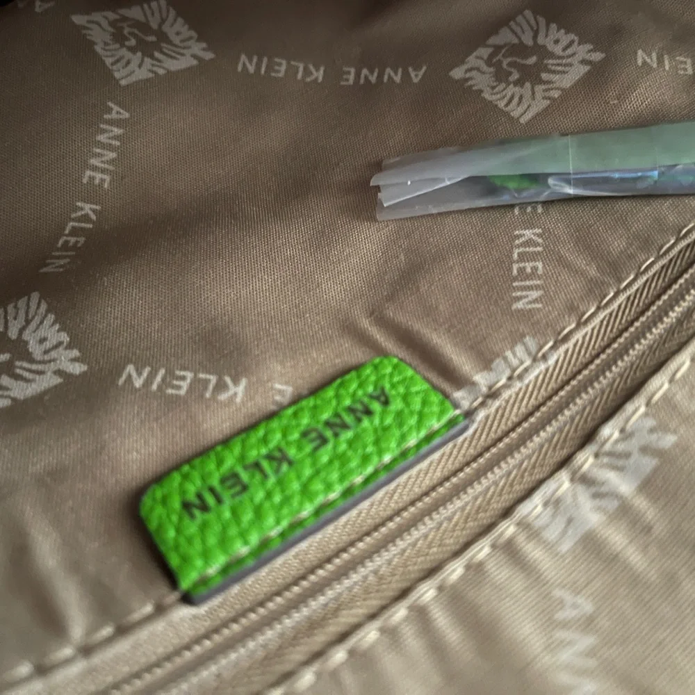 Anne Klein‎ Monogram Tote w/ Green Trim & ID Wallet | Zip Top
